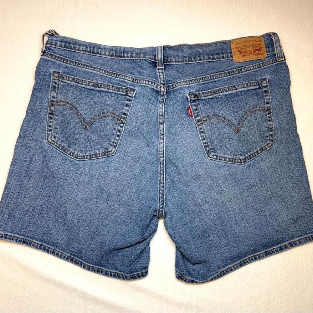 levi’s mid rise indie sleaze casual stranger things vibes denim shorts size 32”